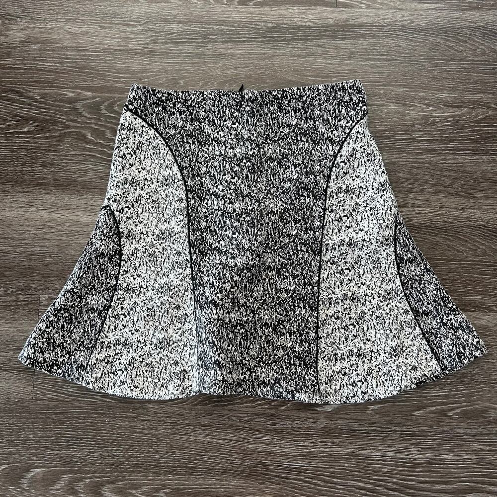 H&M Black & White Textured Flared Mini Skirt‎ Sz 8 Abstract Jacquard Fit & Flare